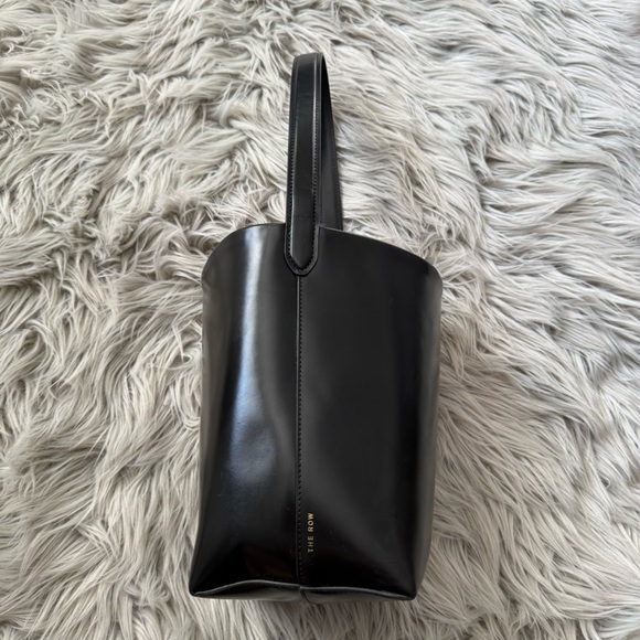 THE ROW N/S Park Small Glossed-Leather Tote - Picture 4 of 15